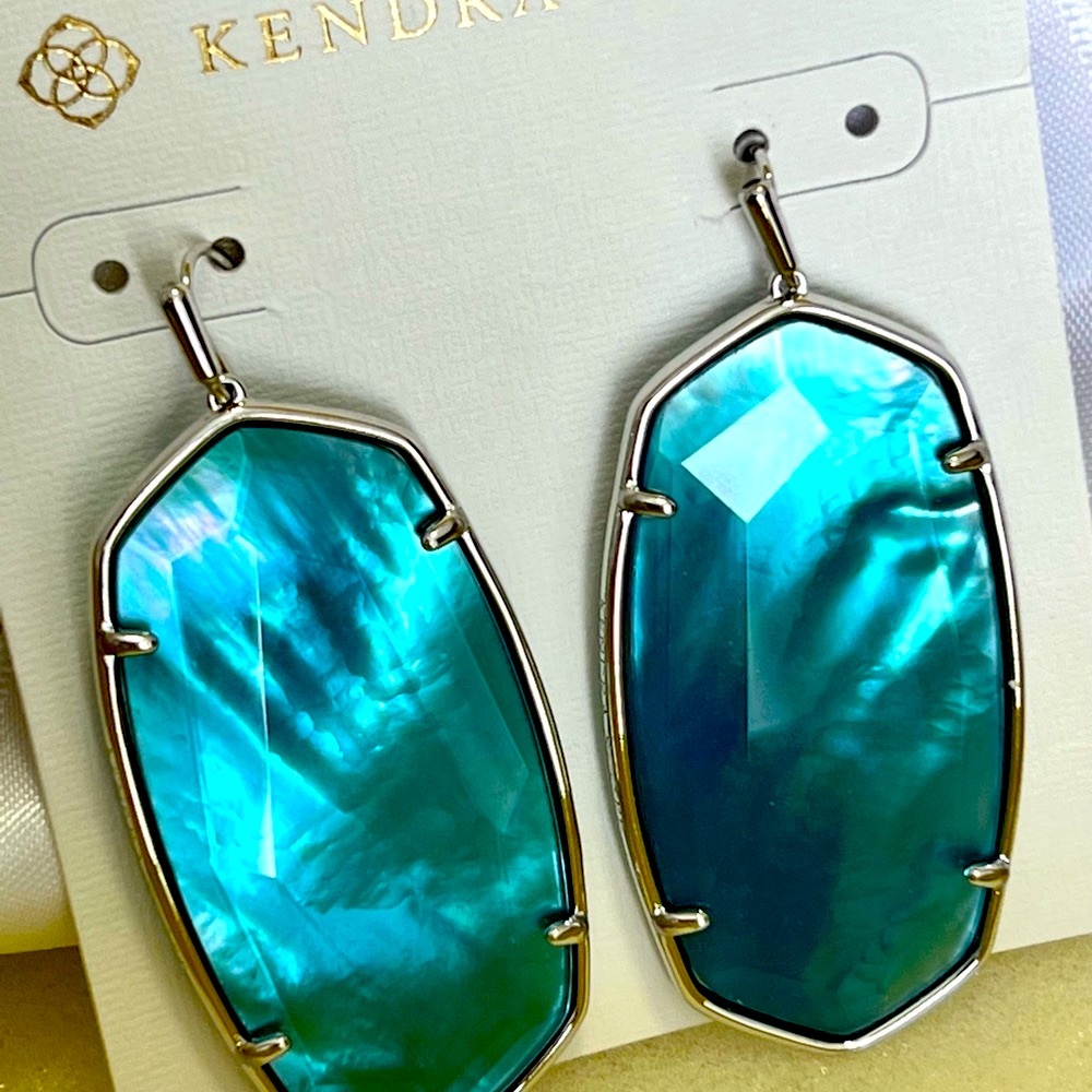 NWT Rare & Retired Kendra Scott Danielle Earrings Peacock Blue Illusion Silver 😊 - Picture 4 of 10